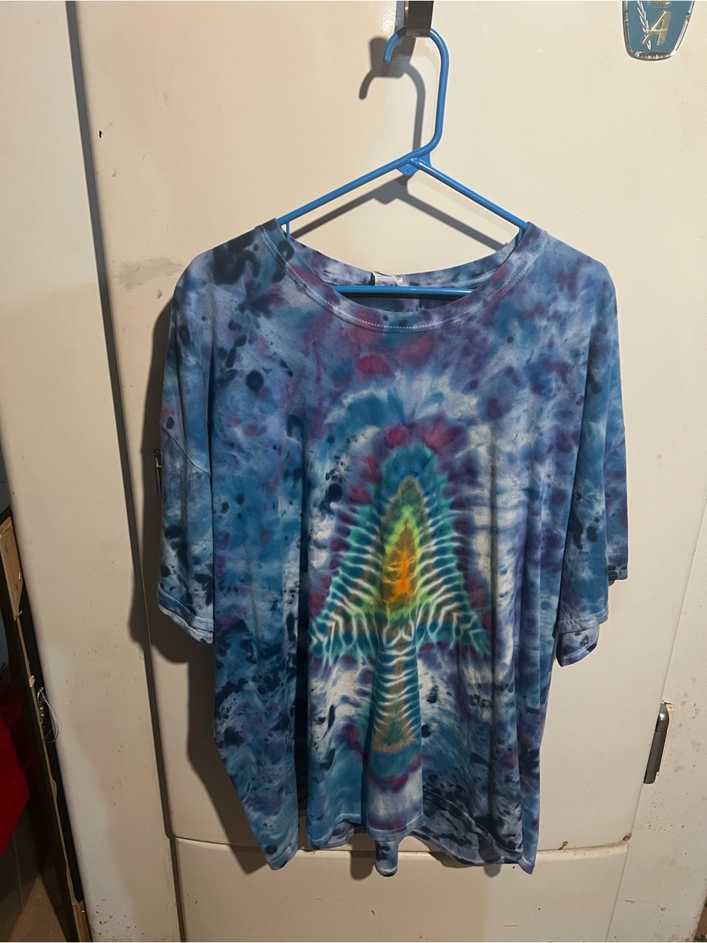 Gildan Blue Tie-Dye Short Sleeve Tee with Multicolor Arrow Motif